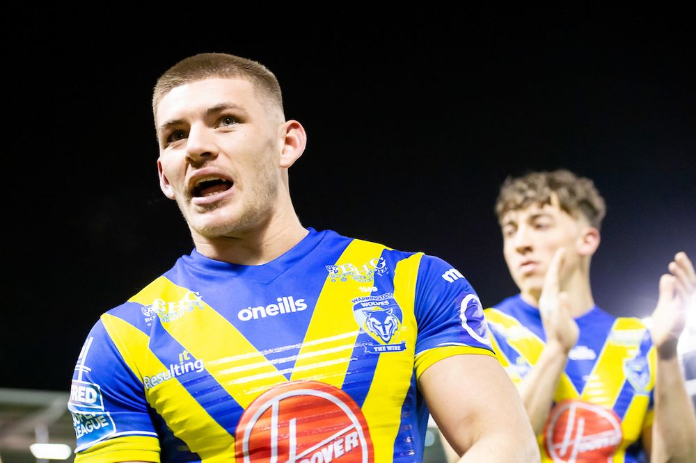 Warrington Wolves - Walker on handling "hostile" Headingley atmosphere